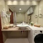 Downtown Luxury Апартамент